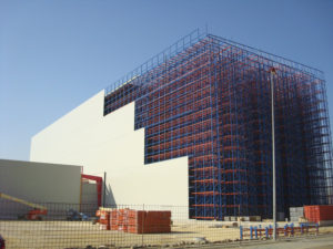 Estructura para soportar el panel aislante tipo sandwich y racks industriales.